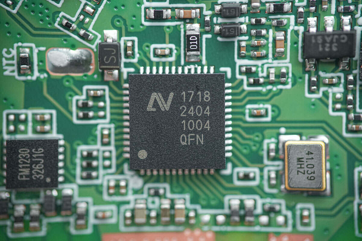 果原装无线磁吸无线充模组拆解mg不朽情缘网站可完美替代苹(图4) 果原装无线磁吸无线充模组拆解mg不朽情缘网站可完美替代苹(图4)