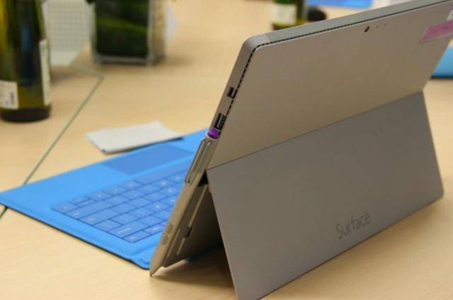 电脑起身是平板”二合一设备迎来新突破不朽情缘平台推荐从移动办公到“坐下是(图3)